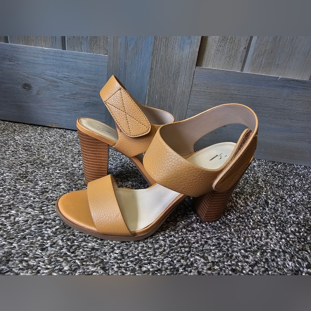 Simply Vera Wang Classic Open Toe Heels Women’s Size 7